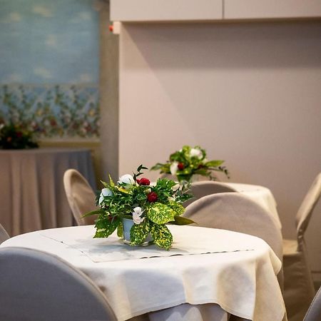 Hotel Astor Πιατσέντζα Εξωτερικό φωτογραφία
