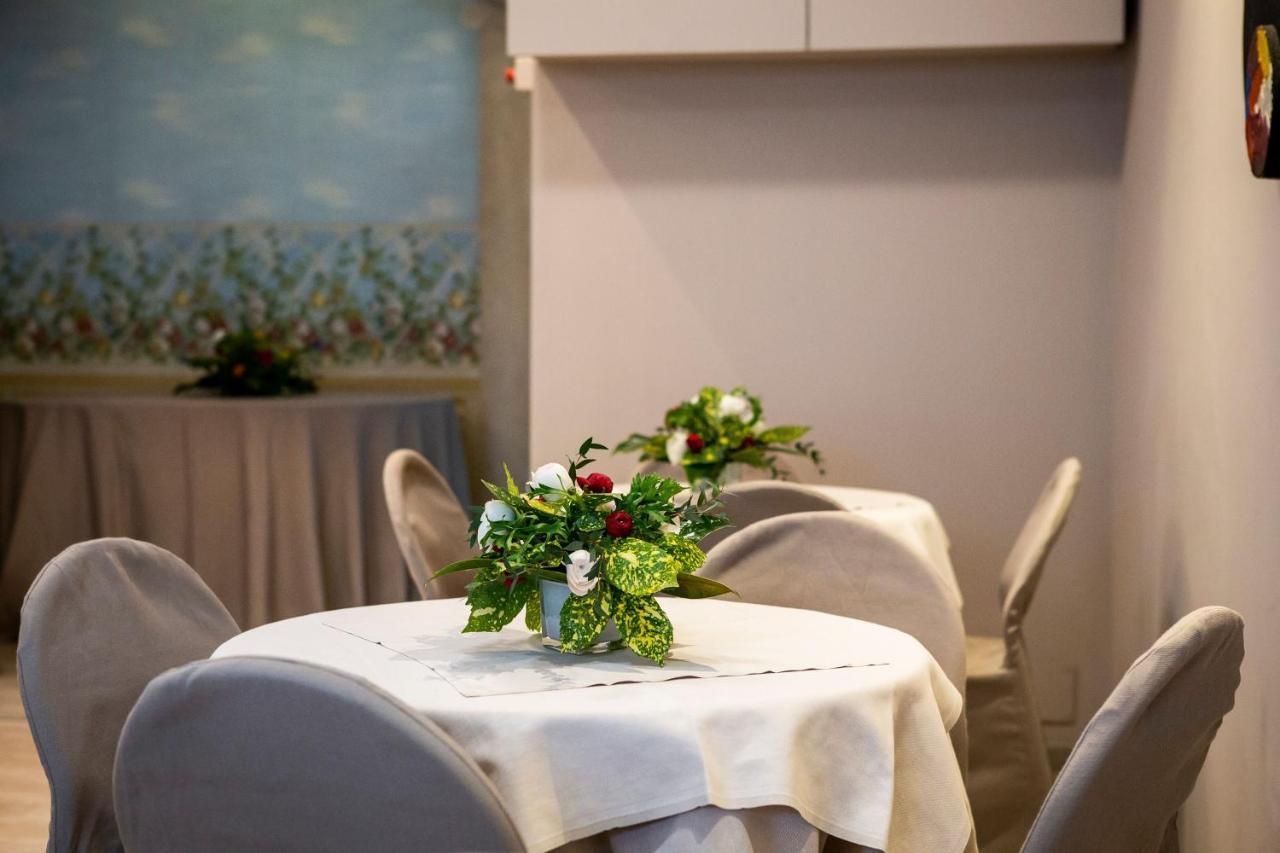 Hotel Astor Πιατσέντζα Εξωτερικό φωτογραφία